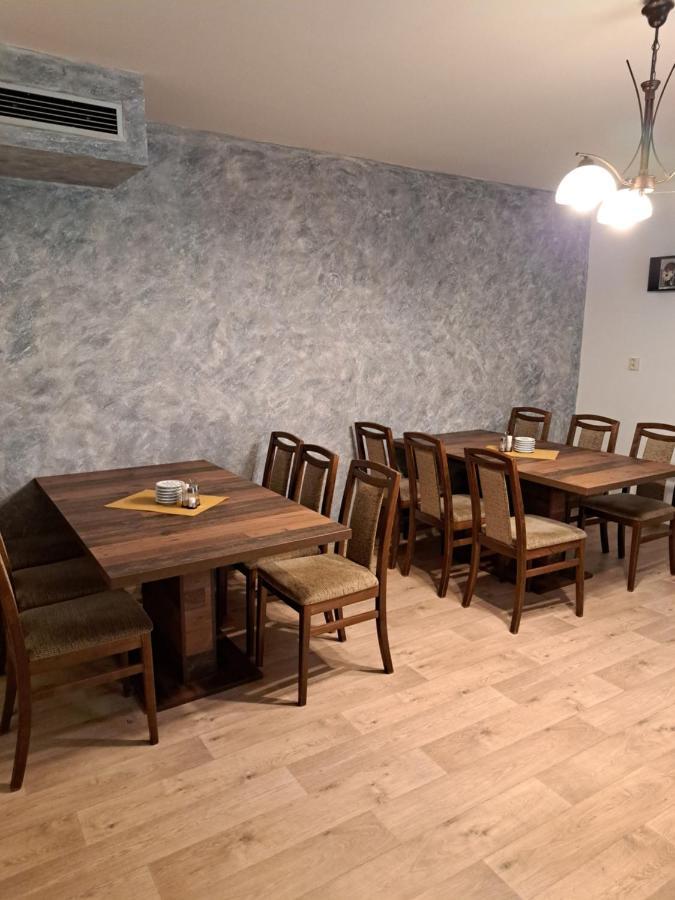 Kobylí Penzion A Pizzerie Na Zalozne מראה חיצוני תמונה
