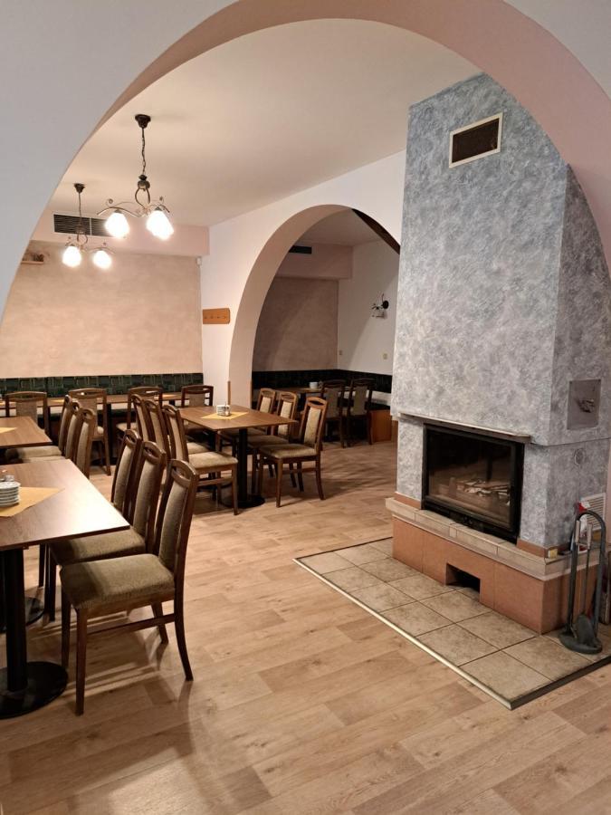 Kobylí Penzion A Pizzerie Na Zalozne מראה חיצוני תמונה