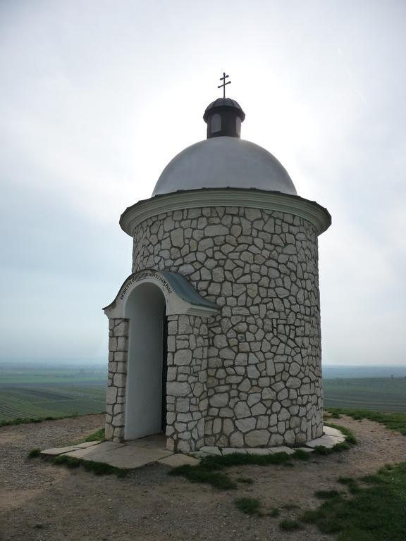 Kobylí Penzion A Pizzerie Na Zalozne מראה חיצוני תמונה